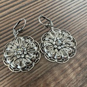 😀 Free w/ Purchase Boutique Silver Tone Earrings